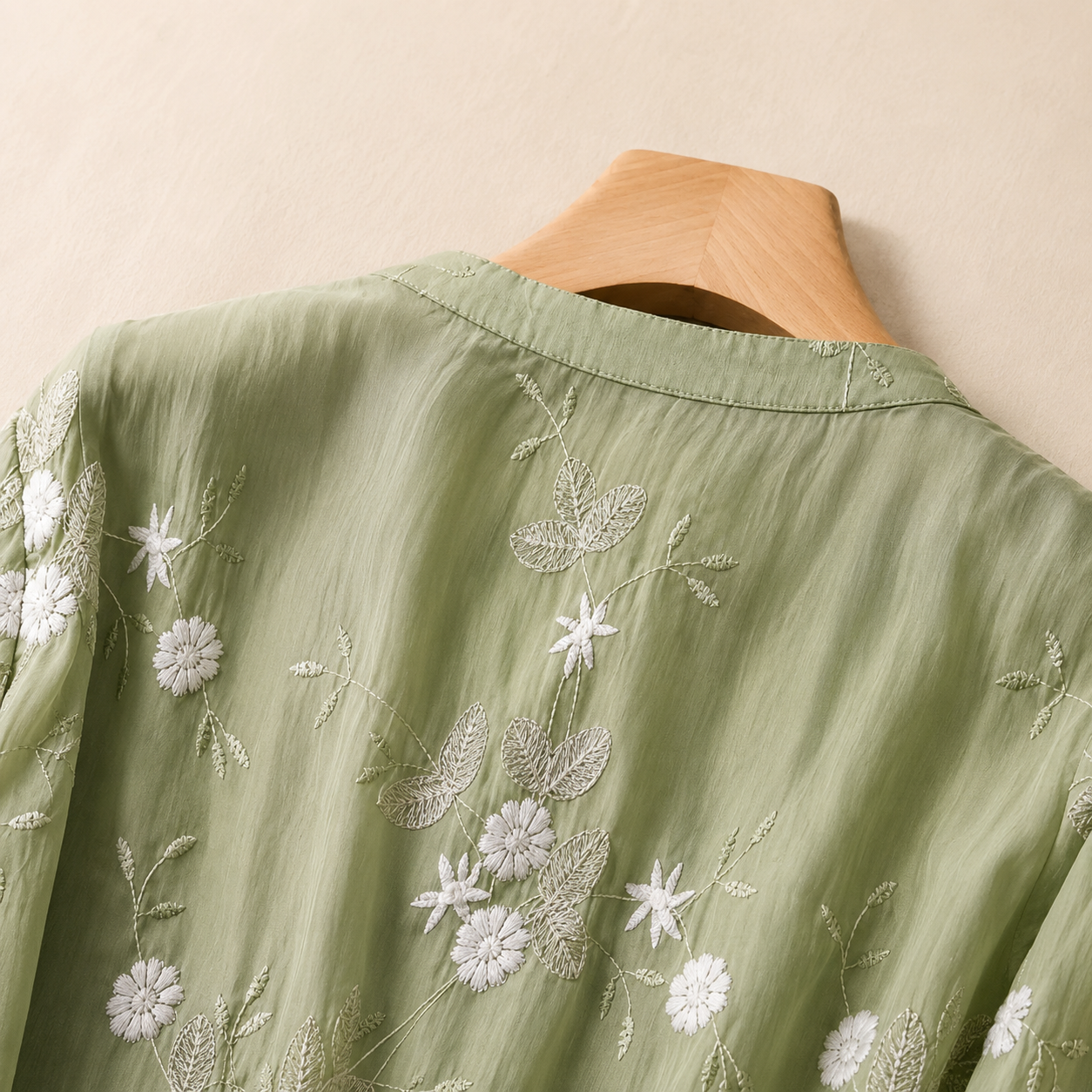 Ilaria | Blusa Chic con Ricami Delicati