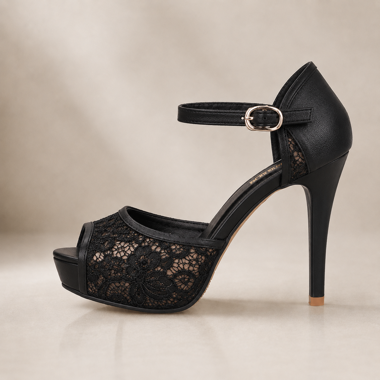 Lorena Varelli | Tacchi Eleganti in Pizzo Raffinato